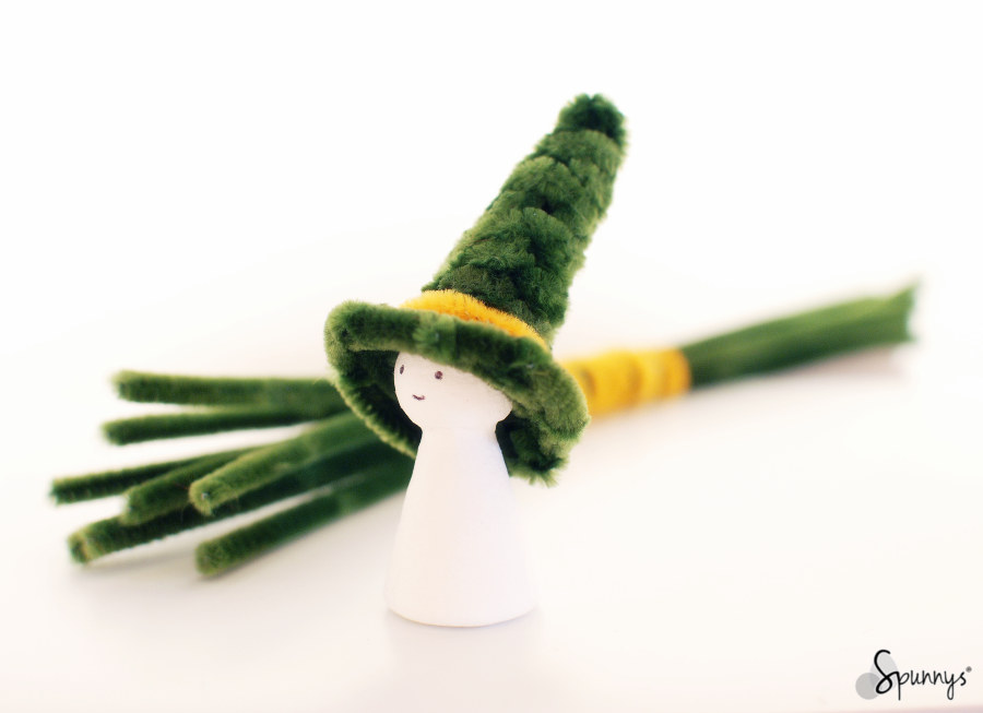 miniature pipe cleaner hats DIY tutorial